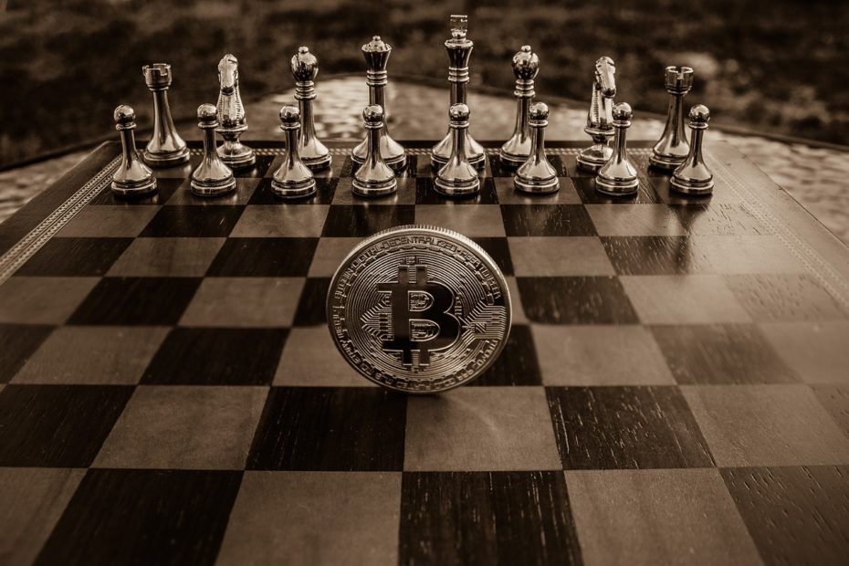 Un échiquier est placé au premier plan. En face de l'échiquier, se trouve un token crypto, tel qu'un Bitcoin, un Ethereum ou un jeton générique représentant les cryptomonnaies. Le token symbolise l'importance croissante des cryptoactifs dans le monde financier.
